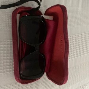 Gg black logo sunglasses